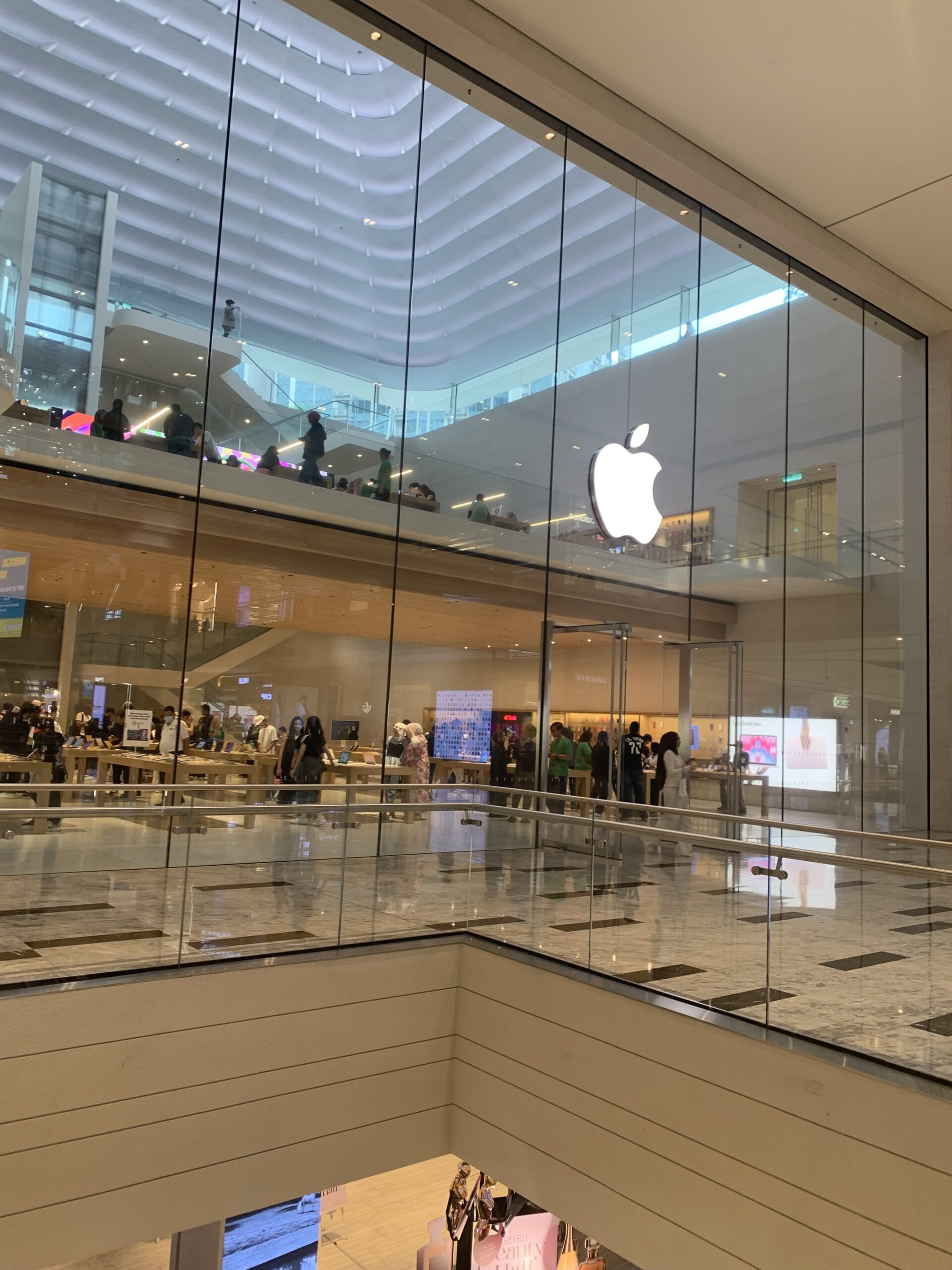 When Customers Come Looking: Apple, Omakase and the Pull of a Brand
